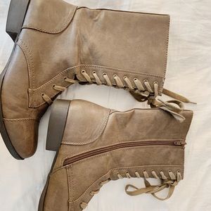 Combat boots